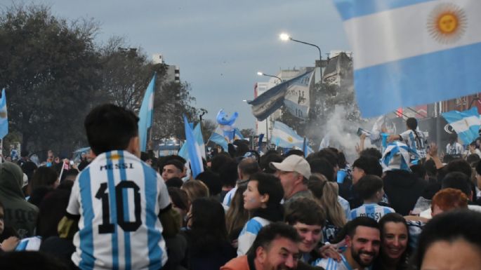Una multitud celebra la victoria de Argentina ante Inglaterra
