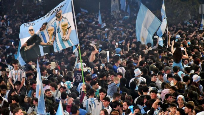 Una multitud celebra la victoria de Argentina ante Inglaterra