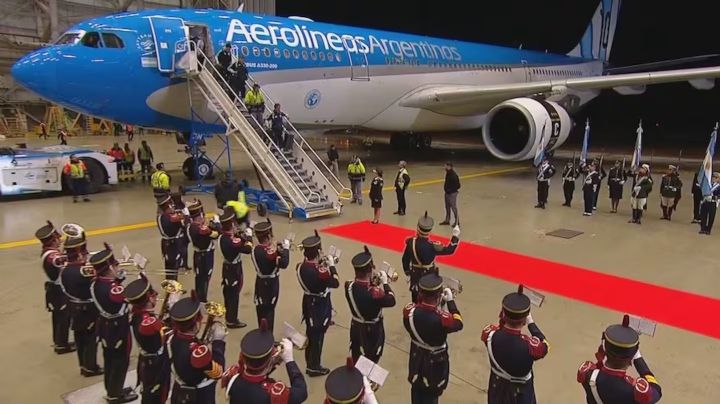 Llegó el avión con parte de la Selección Argentina tras el Mundial
