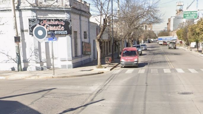 Una motociclista fue hospitalizada tras un choque con un automóvil