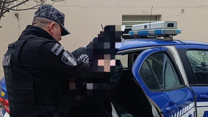 Fue visto al salir de una vivienda ajena y lo detuvieron