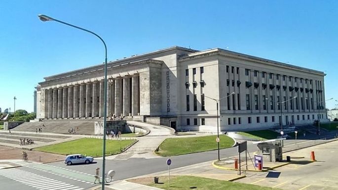 Ratifican que las universidades le pueden cobrar a los extranjeros