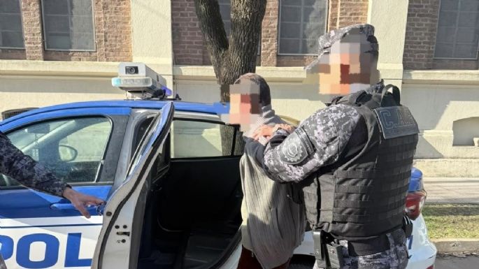 Detuvieron a un hombre por amenazar a su madre con un cuchillo y agredir a su hermano
