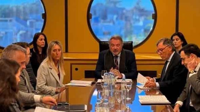 Investigan a dos camaristas