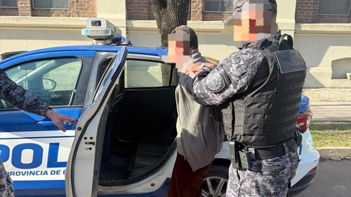 Amenazó a la madre con una cuchilla y golpeó al hermano