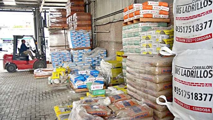 La industria volvió a caer, pero no empeoró frente a mayo