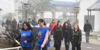 Estudiantes del último año de nuestros colegios, ingresando a uno de los edificios de la UNVM