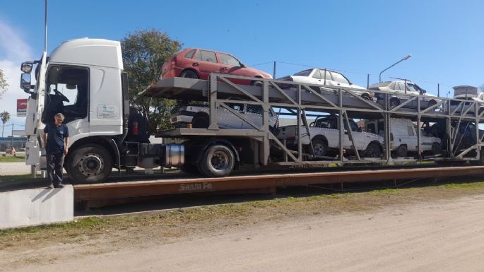 Compactarán 90 vehículos abandonados en la vía pública