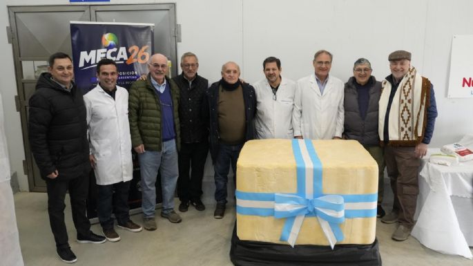 Presentaron el Queso Gigante Solidario que será uno de los atractivos de la MECA 2026