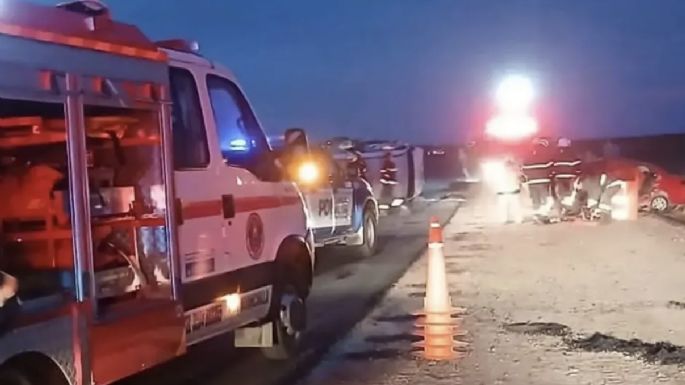 Dos muertos y 16 niñas heridas tras un choque entre un auto y un minibús