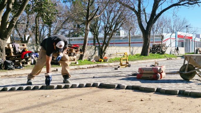 Se completaron cuatro cuadras de adoquinado en barrio Mariano Moreno