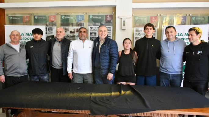 Presentaron las copas en el Sport