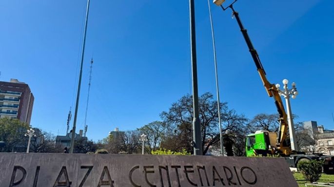Reparan mástiles rotos por el viento
