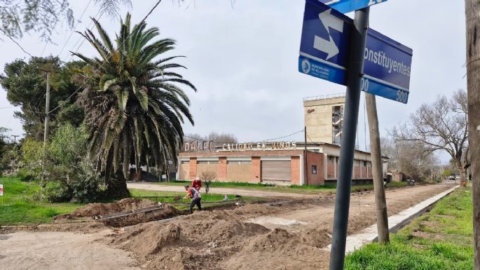 Sobre calle Constituyentes comenzó el Plan 100% Cordón Cuneta