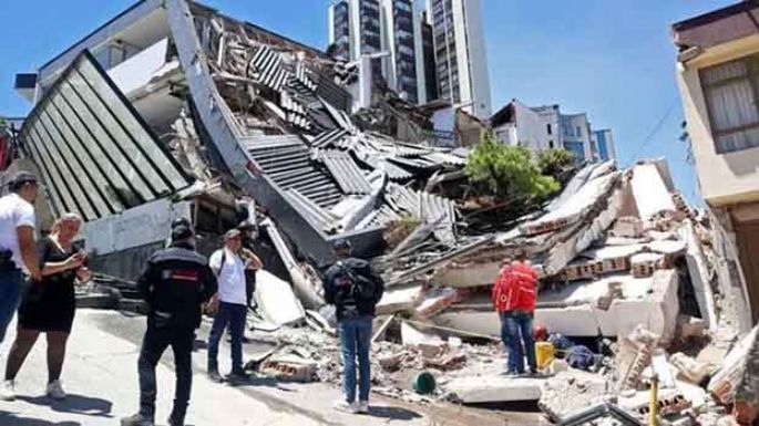 Al menos 240 fallecidos y miles de desaparecidos