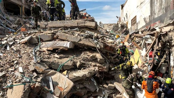 Un sismo de magnitud 7,7 sacudió a Indonesia