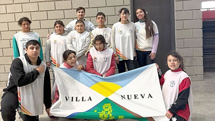 Fútbol con la camiseta de la inclusión