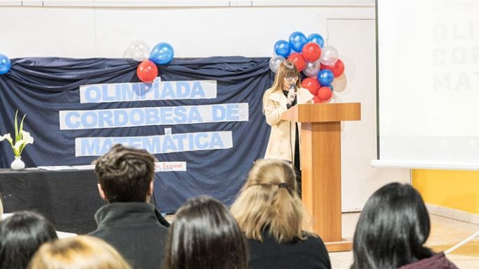 Jóvenes y adultos  por la educación