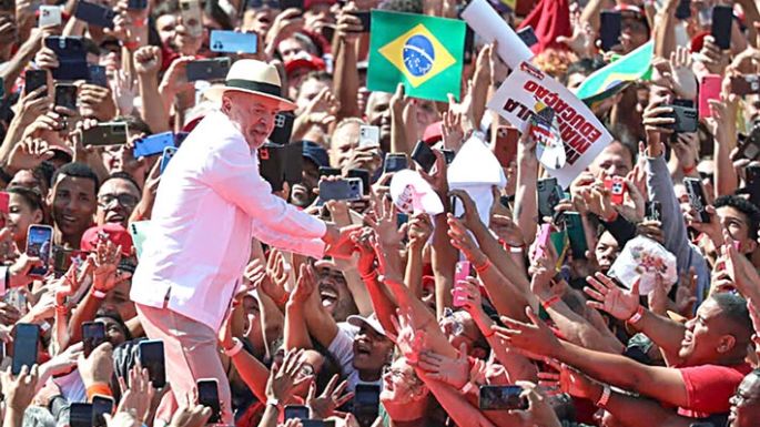 Lula pidió fortalecer la industria militar para preservar la soberanía del país
