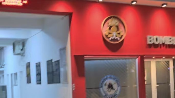 Choque entre una camioneta y una moto: una joven de 19 años fue trasladada al hospital