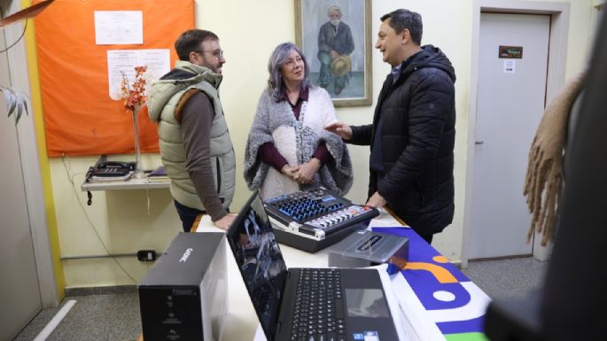 El IPET 56 Abraham Juárez recibió equipamiento para fortalecer su cooperativa