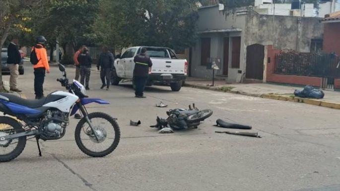 Joven en moto se fracturó la muñeca en un choque