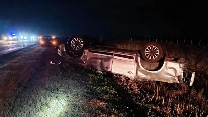 Un hombre murió tras volcar con su camioneta