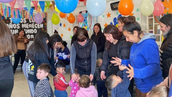 Teatro y juegos para las familias en Sala Cuna Los Olmos
