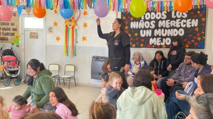 Teatro y juegos para las familias en Sala Cuna Los Olmos