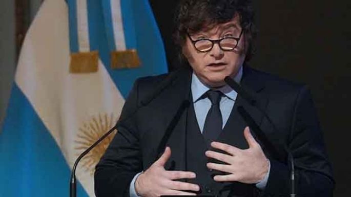 Milei culpó a “los pañuelos verdes”