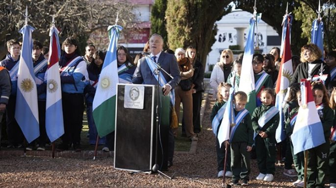 Aniversario con bandera propia