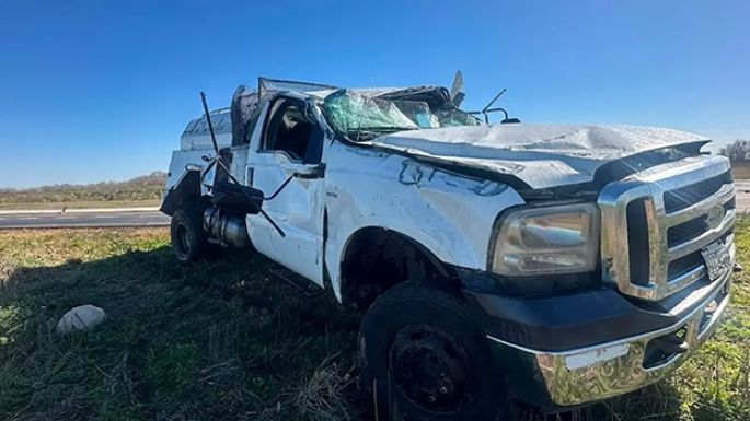 Volcó un camión cisterna y murió el acompañante