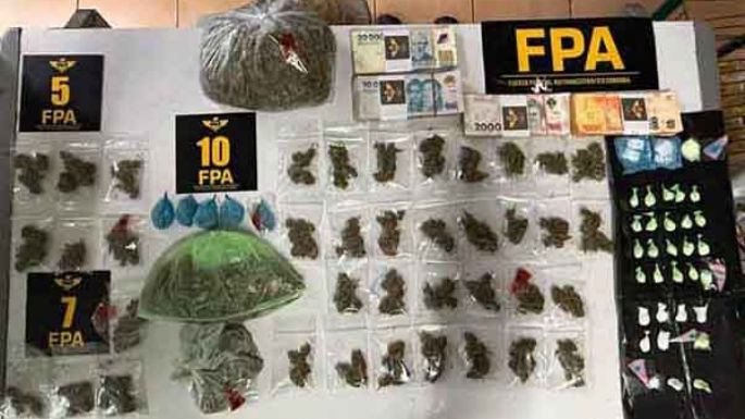 Arrestaron a una familia que fraccionaba y vendía drogas
