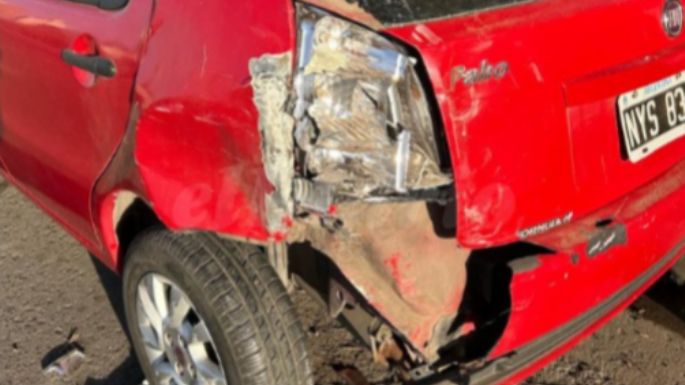 Identificaron el vehículo que chocó un auto estacionado 