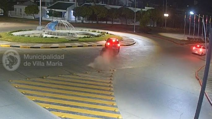 Despistó y terminó sobre la Plazoleta de las Naciones, en la costanera