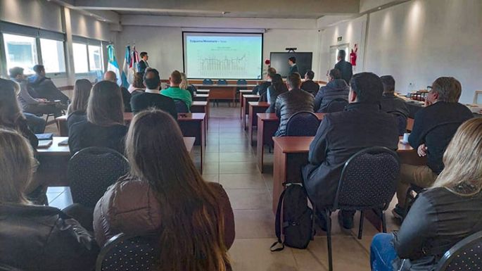 RCP y primeros auxilios pediátricos, con guías actualizadas y simulador real de maniobra de Heimlich