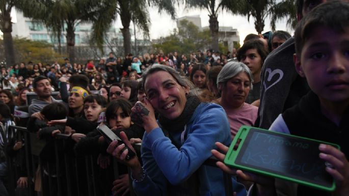 Piñón Fijo hizo cantar a Villa María: una multitud, de generación en generación