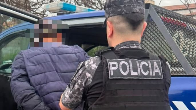 Dos jóvenes detenidos por robar mercadería desde un vehículo