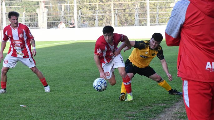 Alumni tuvo un debut glorioso: goleó 4-1 a Silvio Péllico