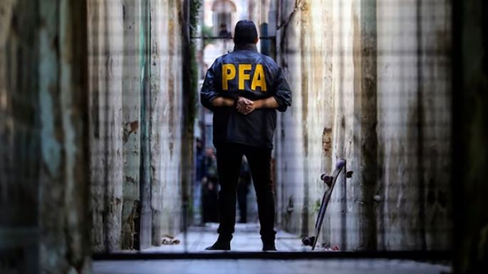 Dos policías robaron más de $30 millones en una casa