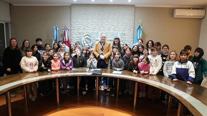 Accastello se reunió con el Gabinete de las Infancias