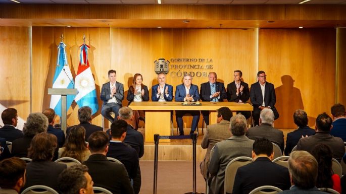 Llaryora anunció 6 cuotas sin interés y créditos por $20.000 millones para comercios