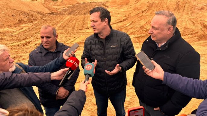Dragan el río y realizan albardones para mitigar el efecto de las crecidas