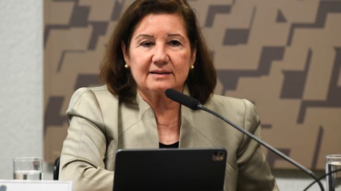Quitan la visa a la embajadora