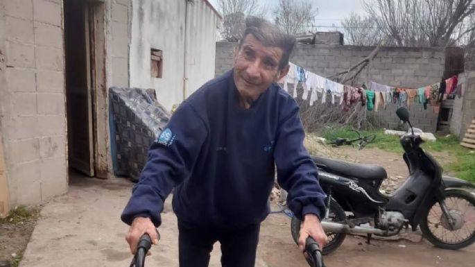 Entregaron un andador al “Topo”, histórico vendedor de las canchas