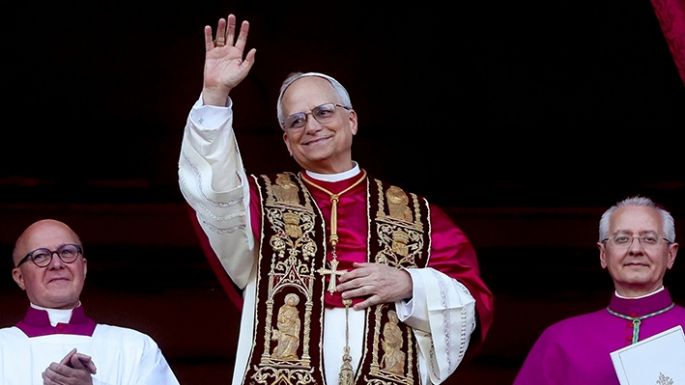Revocó una reducción salarial a cardenales