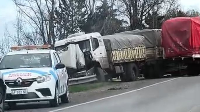 Fuerte accidente de tránsito en el ingreso a Cabral