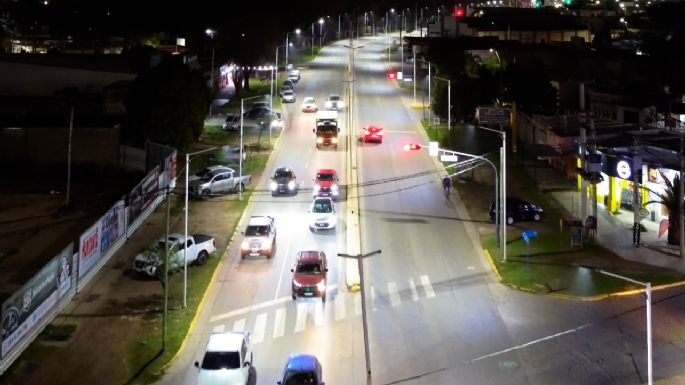 Colocaron la totalidad de las luminarias LED en los laterales de la avenida Carranza