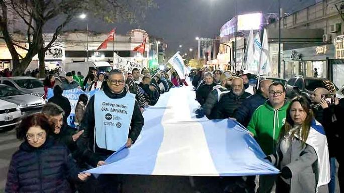 Al grito de “¡La Patria no se vende!”