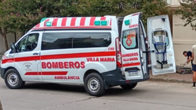 Joven resultó con posible fractura de rodilla tras caer de su moto